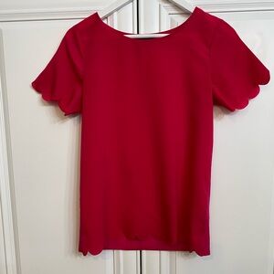 French Connection Size X-Small Fuchsia Short Sleeve Blouse Scalloped Sleeve Hem